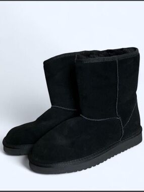 Koolaburra by UGG Black Short Shearling Boots